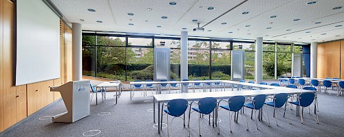 Einblick in einen der Besprechungsräume im Röser-Haus