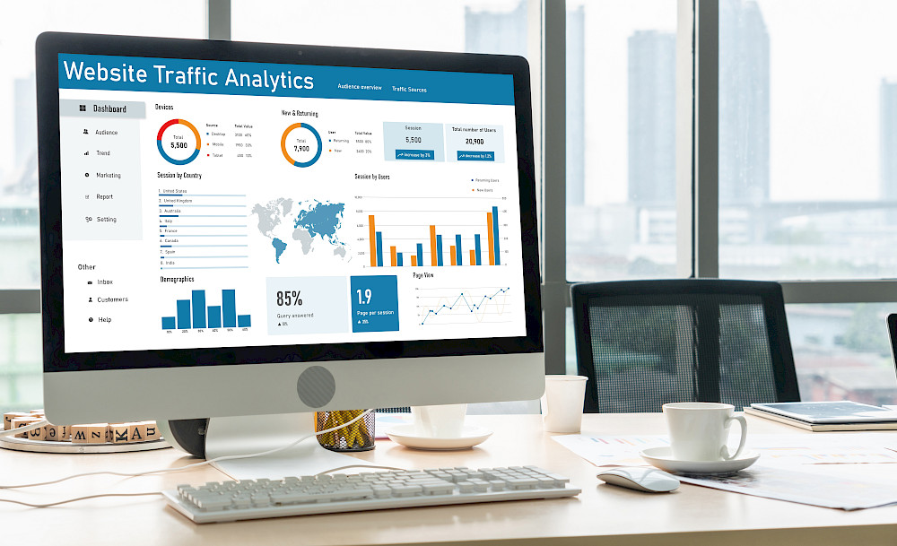 Monitor mit Website-Analyse und Diagrammen zur Darstellung von Suchmaschinenoptimierung für Unternehmen in Bensheim